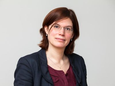 Dr. L. (Louise) van Schaik